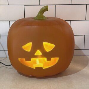 Jabberin' Jack Animated Halloween Pumpkin Jack-O-Lantern by Mindscope Cinemates